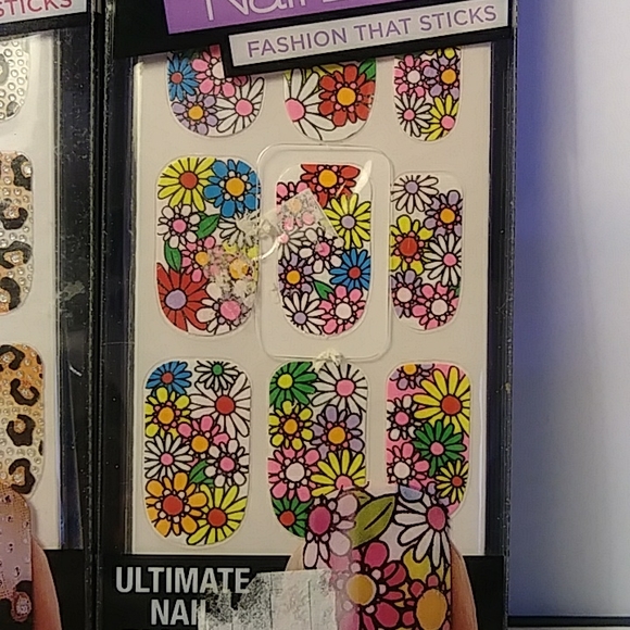 Kiss Nail Dress FASHION THAT STICKS for Tips & Toes Strips -  3 packs /$14 new! - Picture 4 of 6